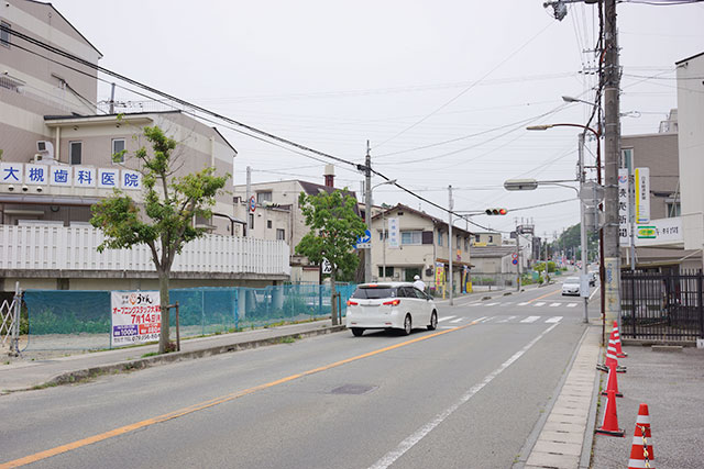 本場讃岐いきいきうどん三田店から西方面の道