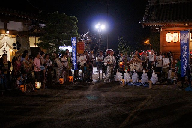 三田天満神社の夏祭、獅子舞の奉納前の様子