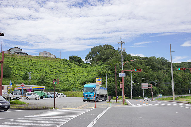 嫁ヶ淵交差点からミニストップ三田けやき台店を望む