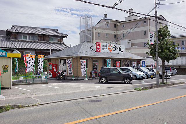 本場讃岐いきいきうどん三田店の外観